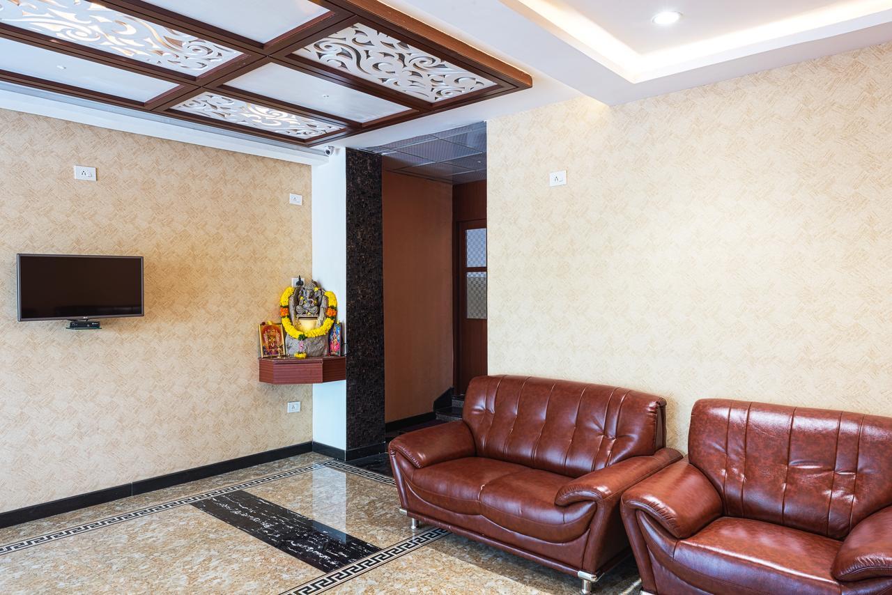 Treebo Empire Hotel Vidzsajavádá Kültér fotó