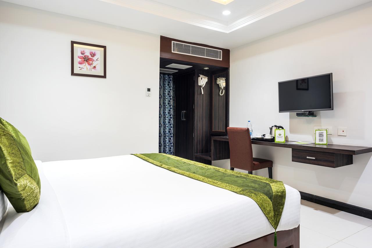 Treebo Empire Hotel Vidzsajavádá Kültér fotó