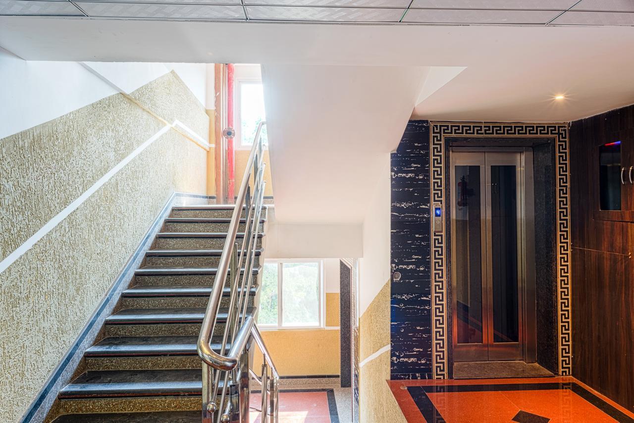Treebo Empire Hotel Vidzsajavádá Kültér fotó