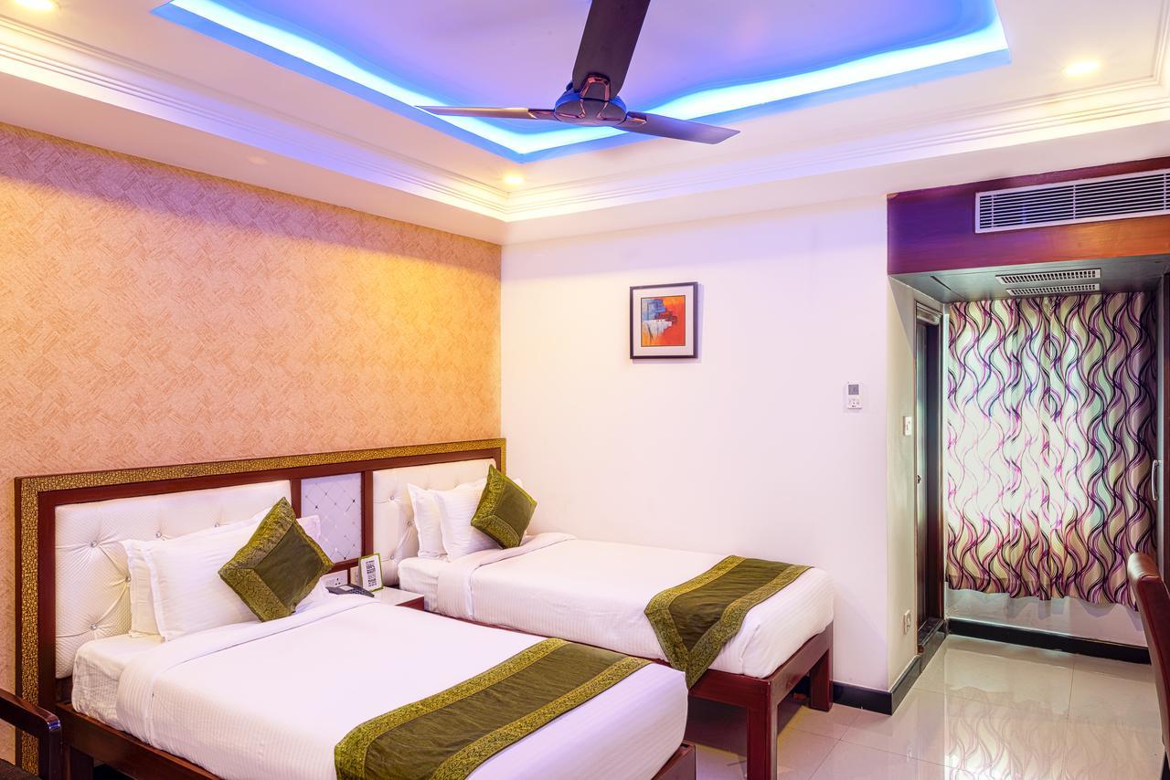 Treebo Empire Hotel Vidzsajavádá Kültér fotó