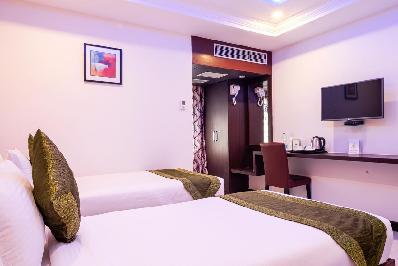 Treebo Empire Hotel Vidzsajavádá Kültér fotó